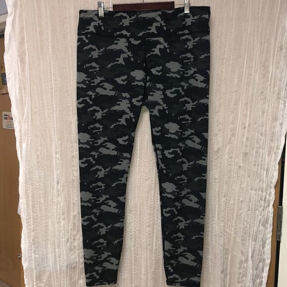 Fabletics XL Camo Green Charcoal Gray Define 7/8 High Waist PowerHold Leggings - Picture 7 of 12